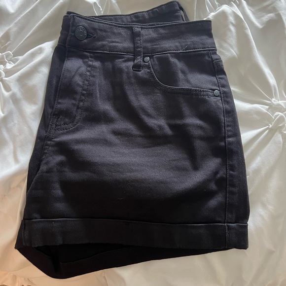 Black Stretchy Jean Short - Picture 1 of 4